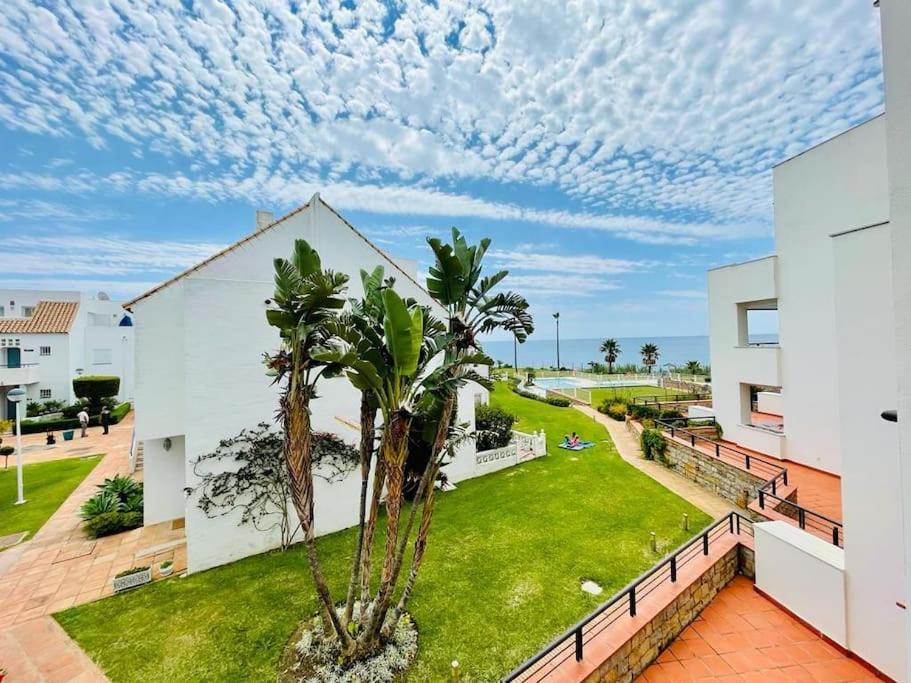 Sea Breeze Retreat - Golf Getaway Apartment Bahia de Casares Exterior photo