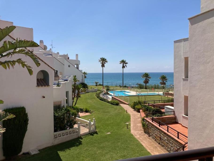 Sea Breeze Retreat - Golf Getaway Apartment Bahia de Casares Exterior photo